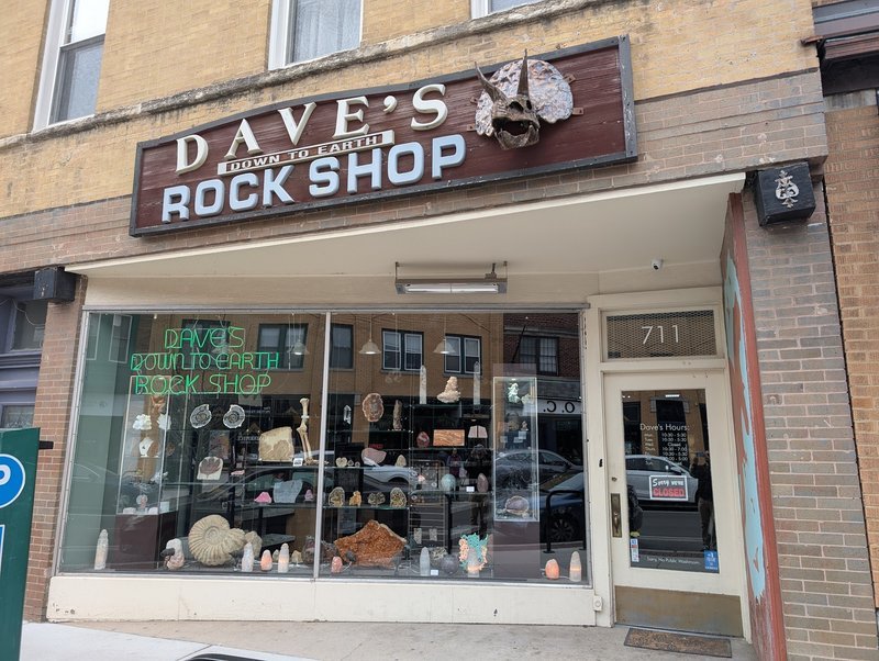 Dave's Down to Earth Rock Shop. Metaphysical Store storefront in Evanston Illinois