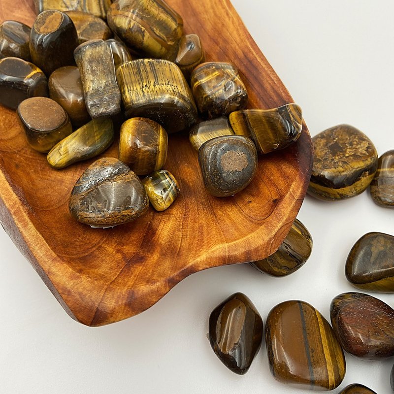Display featuring crystal points, polished stones, and raw mineral specimens