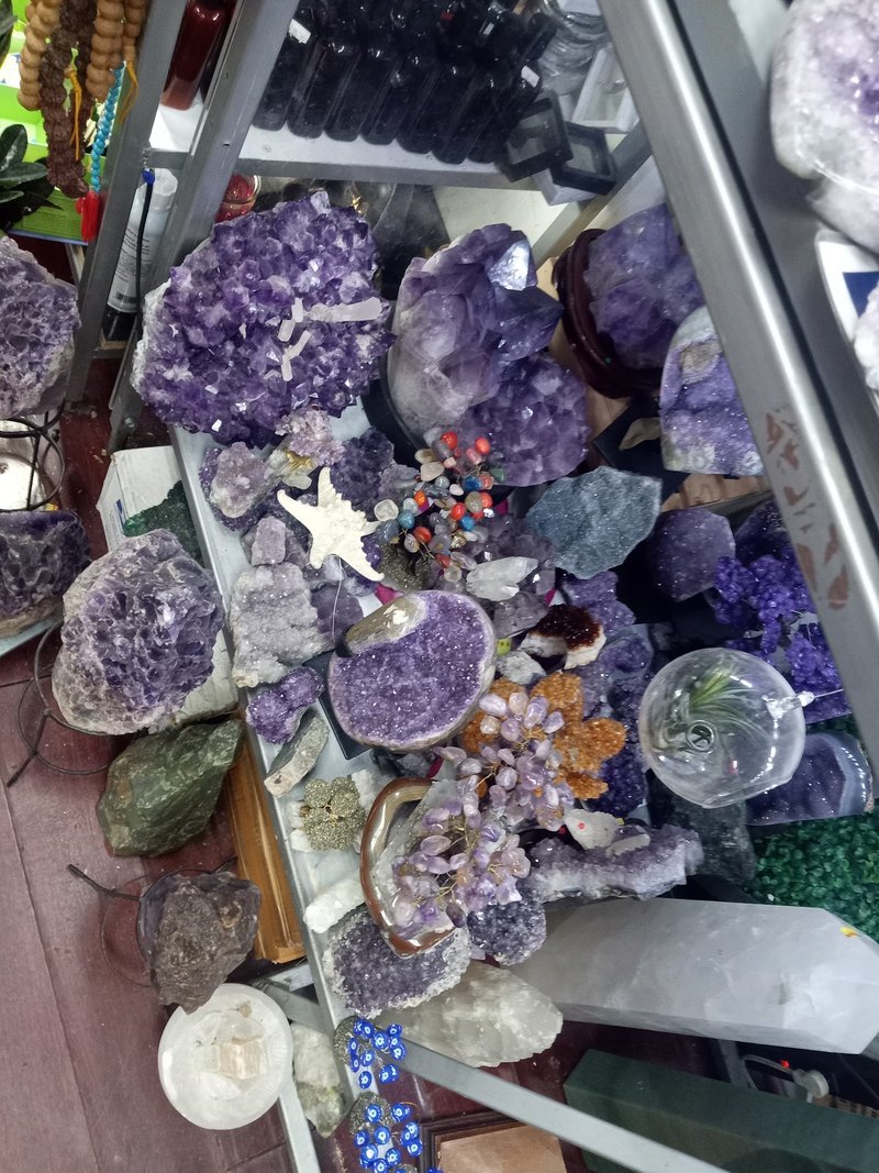 Display featuring crystal points, polished stones, and raw mineral specimens