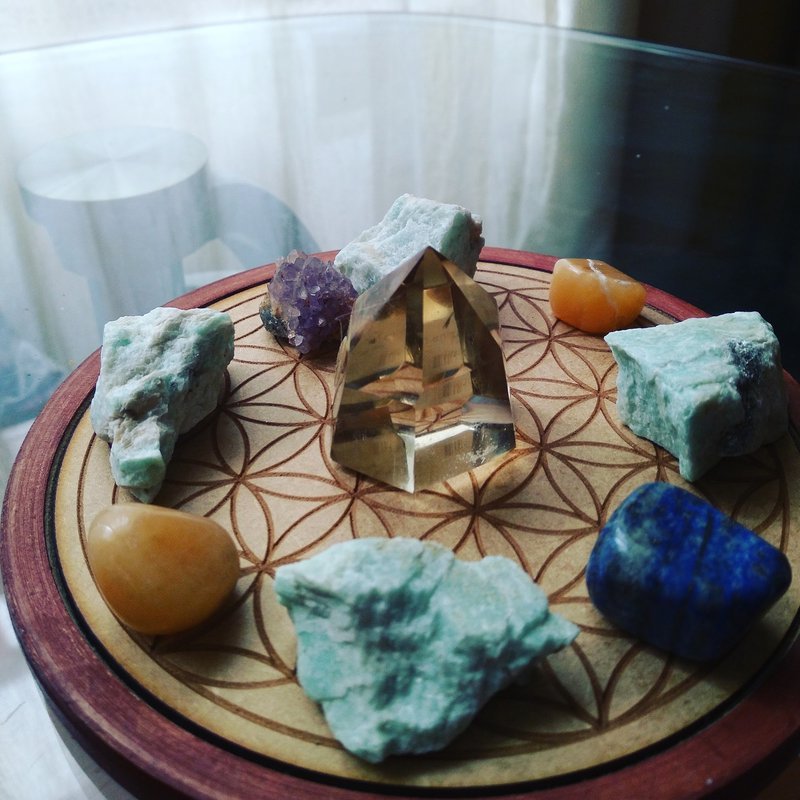 Display featuring crystal points, polished stones, and raw mineral specimens