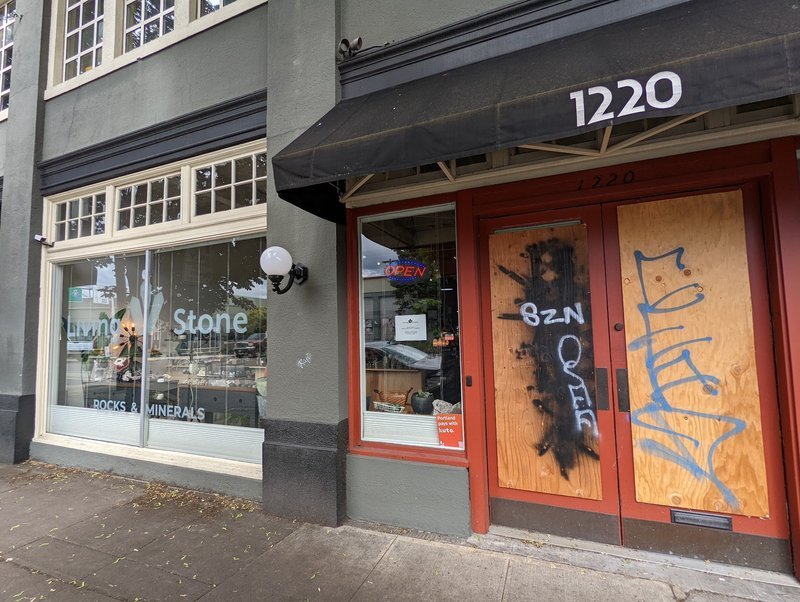 LivingStone Rocks Metaphysical Store storefront in Portland Oregon