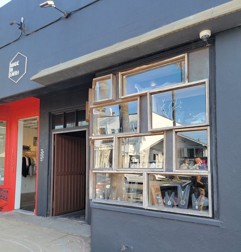 Made In Earth Venice Beach-Natural Crystal Gemstone Jewelry Metaphysical Store storefront in Venice California
