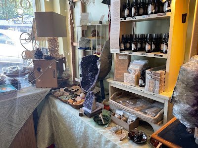 O'Malley & Potter Metaphysical Store storefront in Snohomish Washington