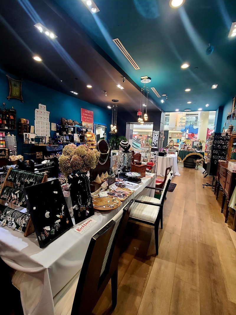 Redcarpet Palace Crystal Jewels Metaphysical Store storefront in Lombard Illinois