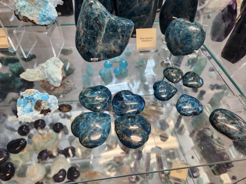 Display featuring crystal points, polished stones, and raw mineral specimens