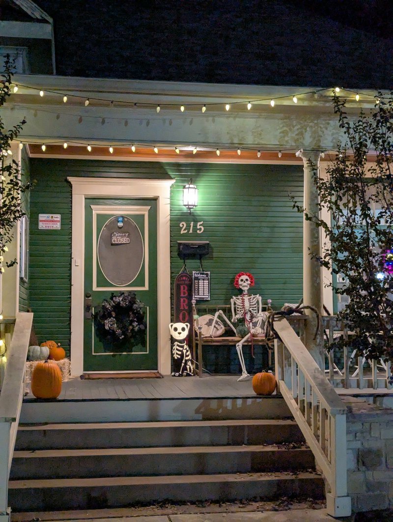 Silver Moon Curios Metaphysical Store storefront in Georgetown Texas